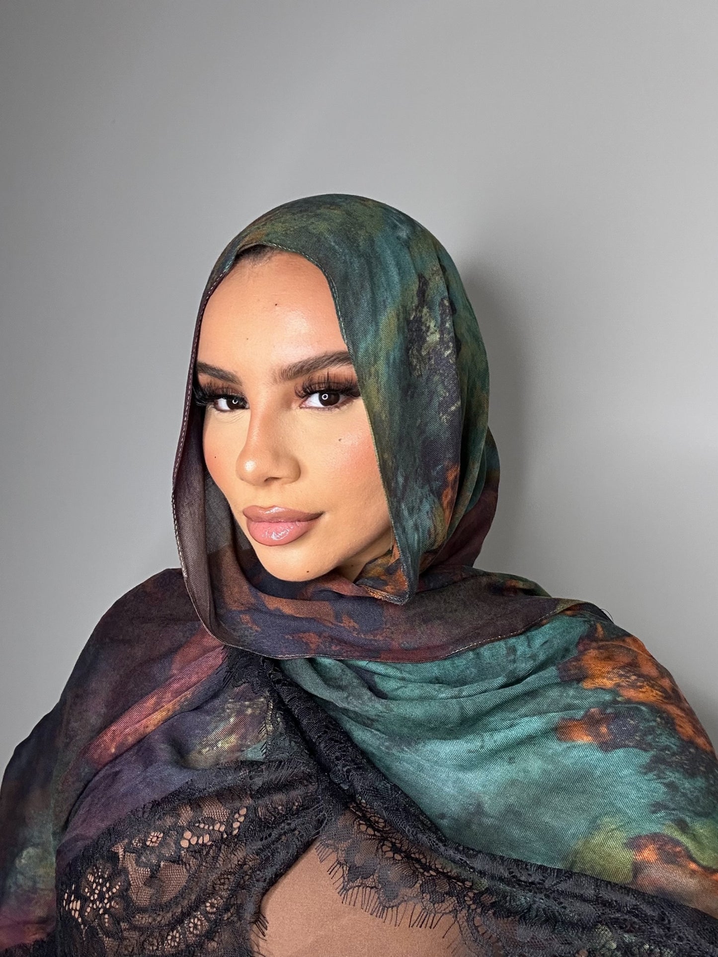 Picasso modal with lace