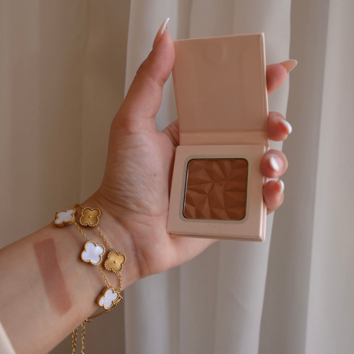Universal bronzer