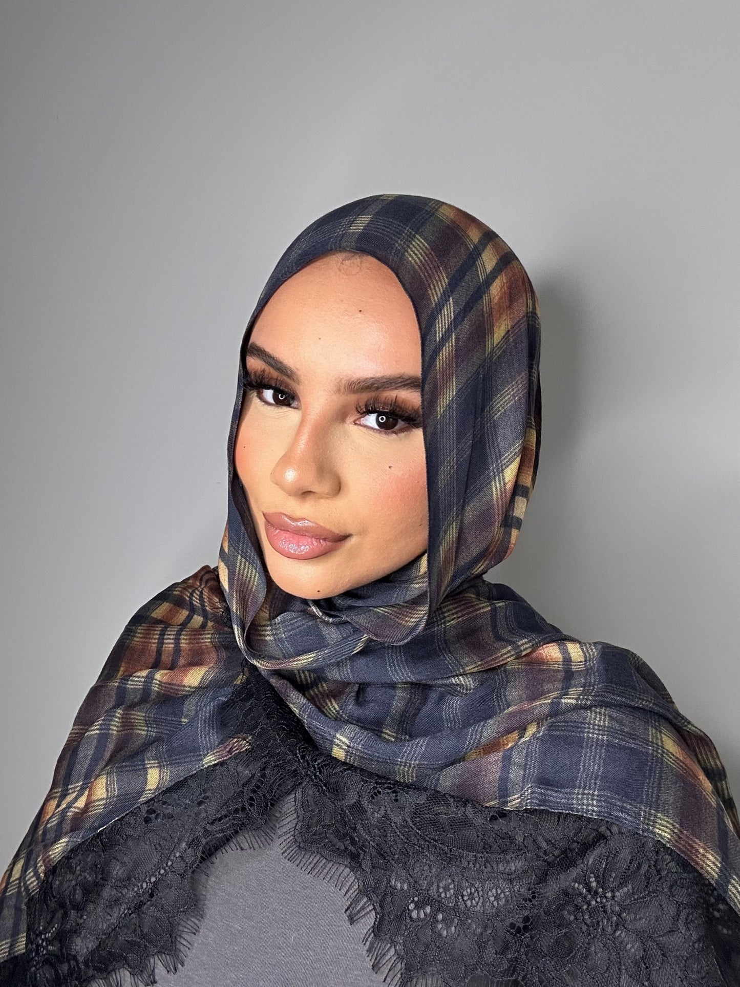 Pladed modal with lace