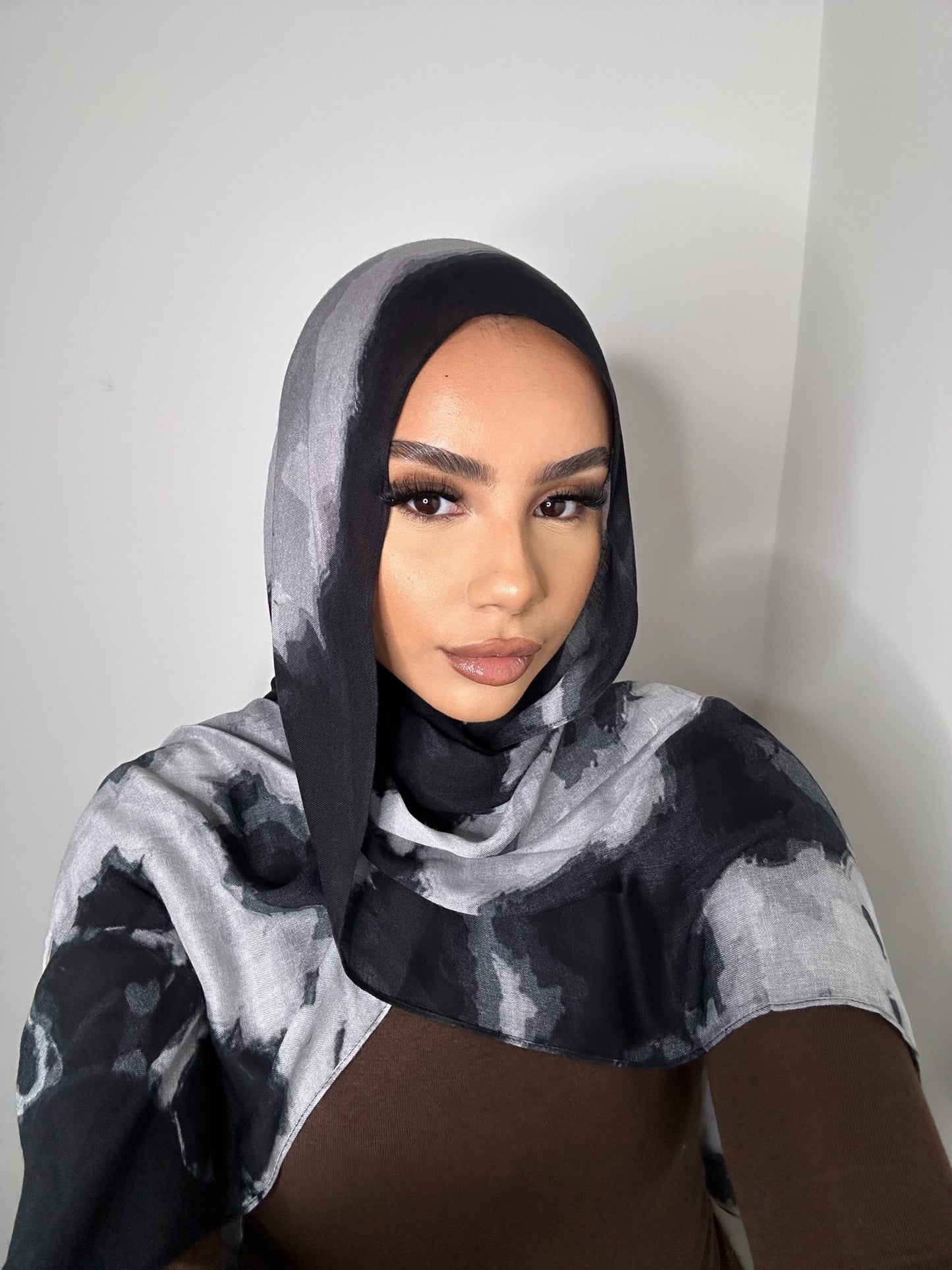 Black/grey marble Modal