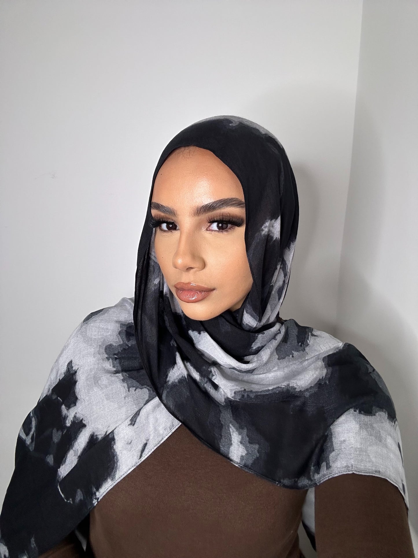 Black/grey marble Modal