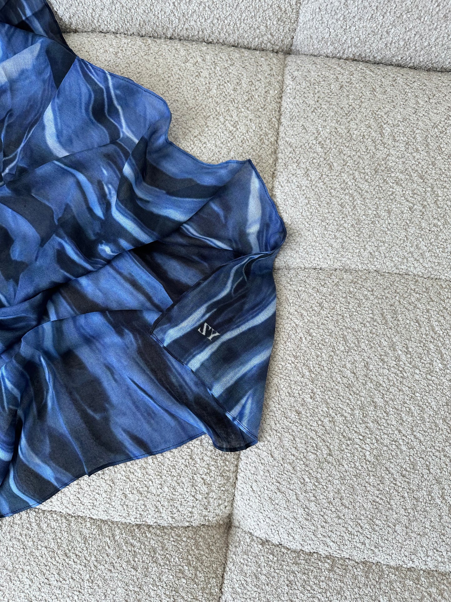 BLUE WAVES MODAL