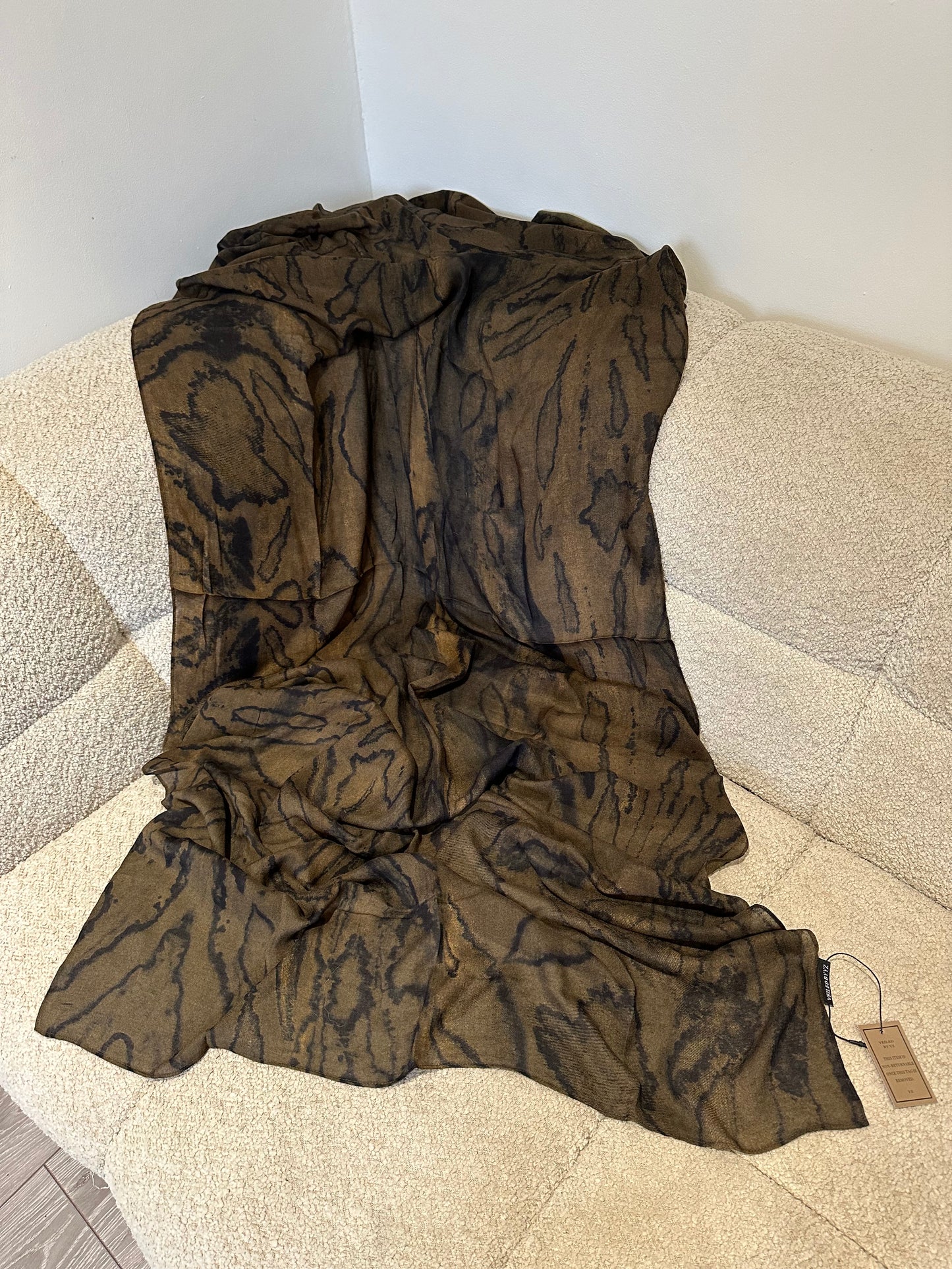 Fall leaves modal. One side brown one side green.