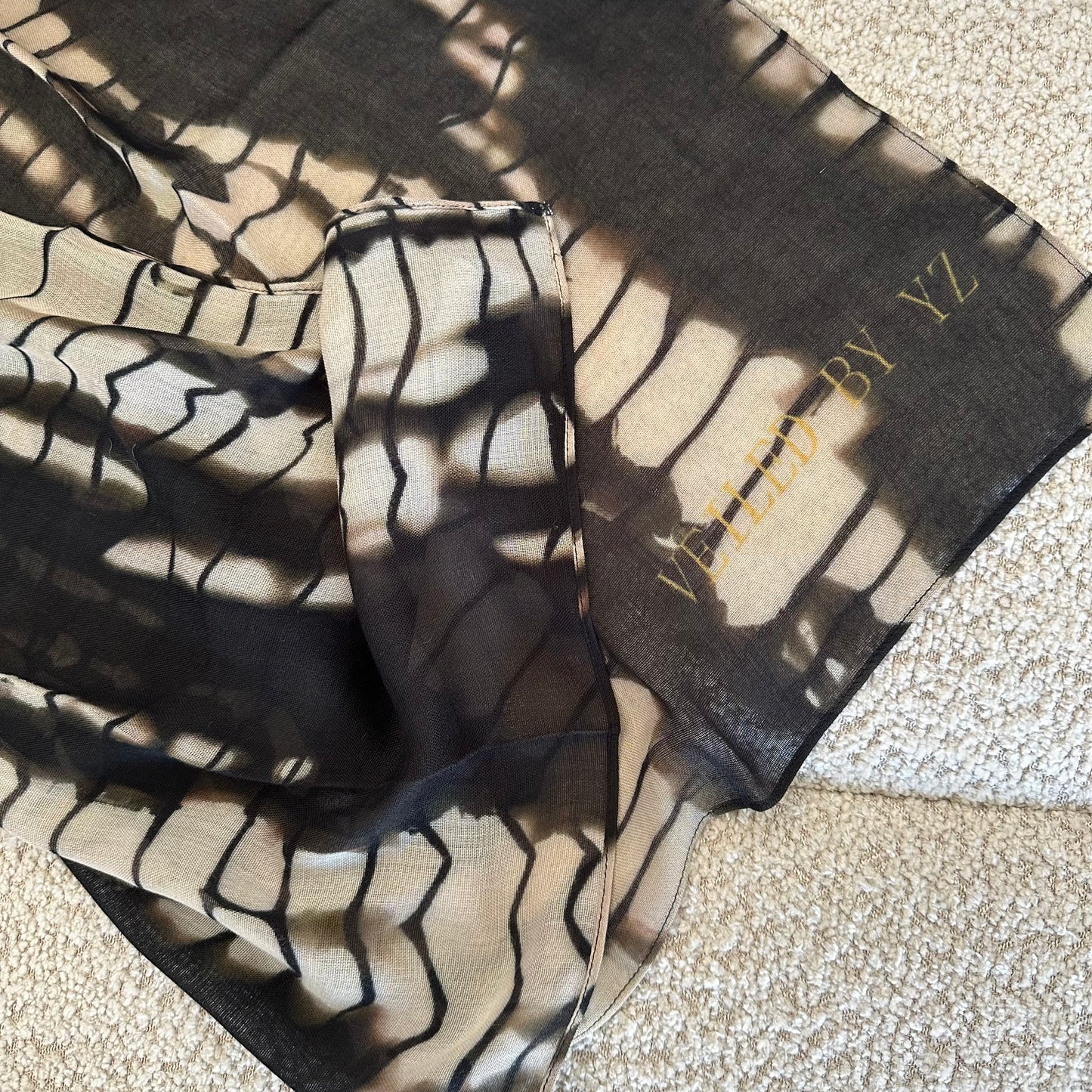BLACK/BEIGE RIPPLE MODAL
