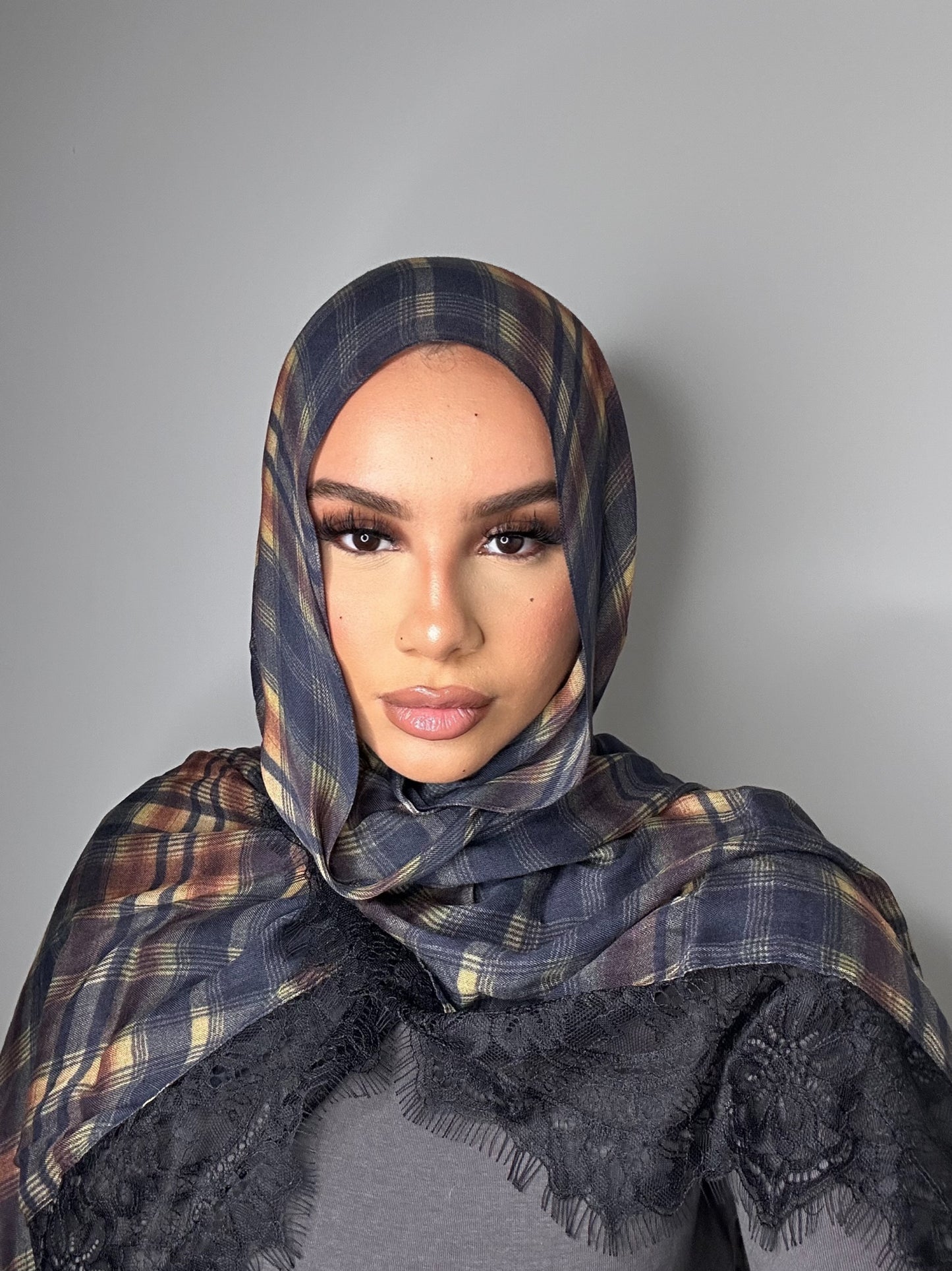 Pladed modal with lace