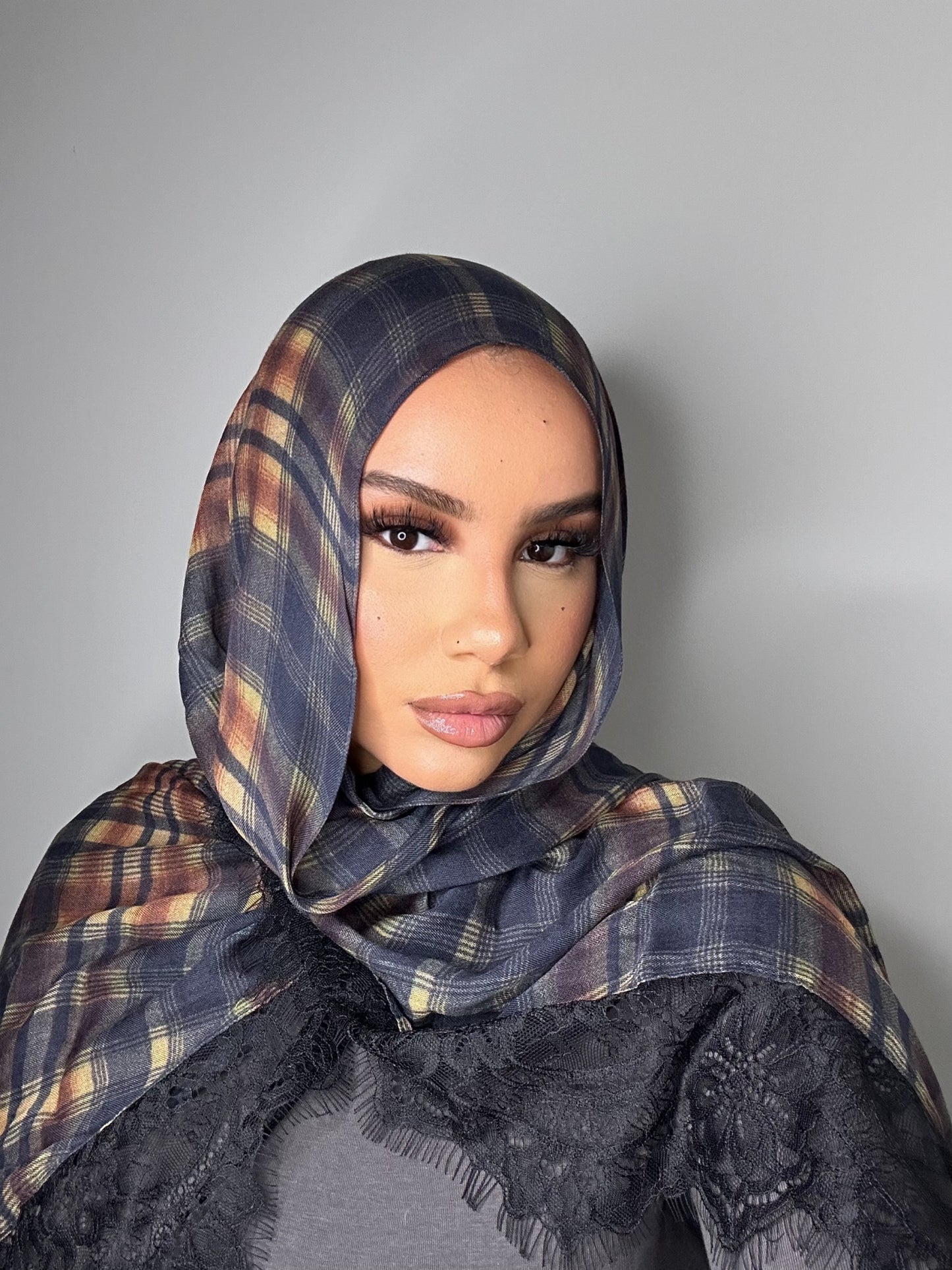 Pladed modal with lace